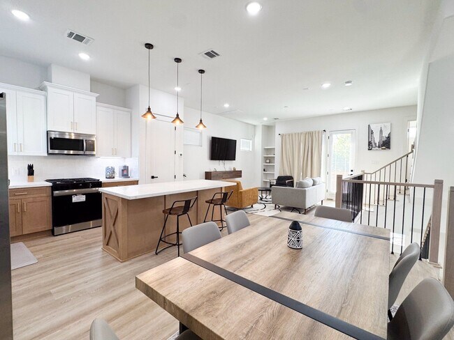 Building Photo - 2706 Cochran St