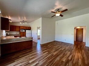 Building Photo - Move in special - $400 off first month's r...