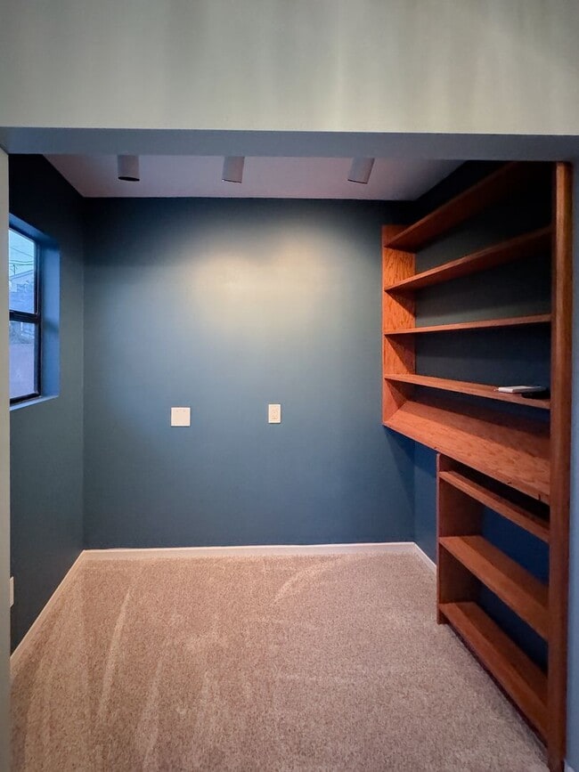 Building Photo - Beautiful 3bd 2 ba House