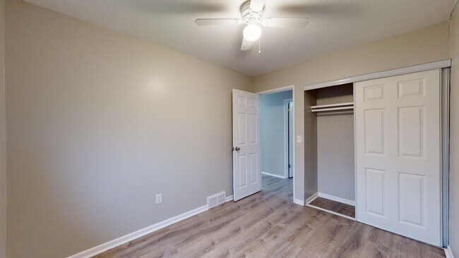 Building Photo - 630 Abbe Rd S