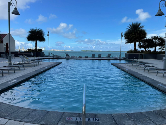 Building Photo - 1155 Brickell Bay Dr