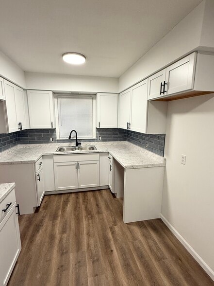 Kitchen - 1522 E Camino Alto St