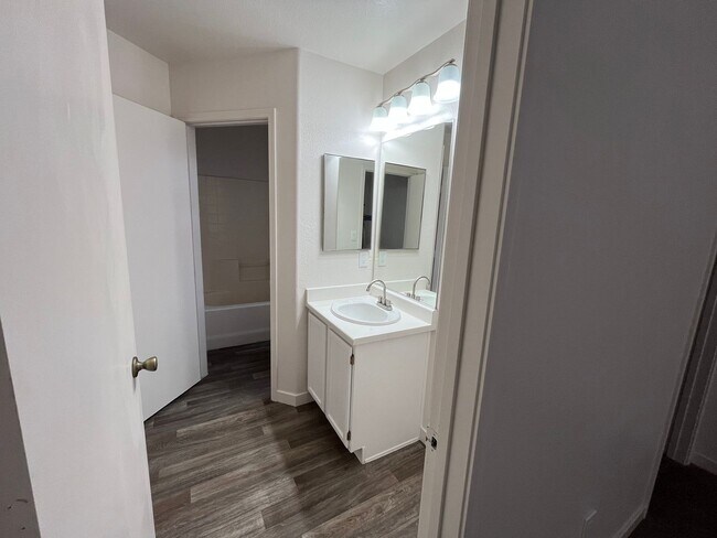 Building Photo - Beautiful home ready for rent