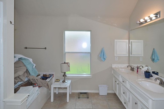 Building Photo - 22852 Lantern Hills Dr