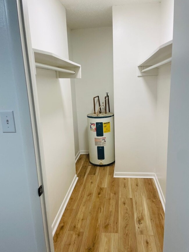 Building Photo - CROSS ST APARTMENTS