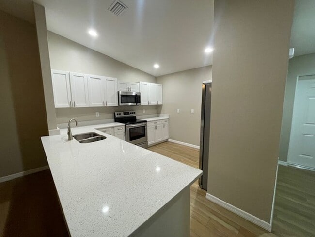 Building Photo - Duplex for rent