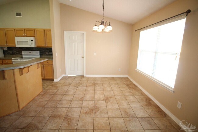 Building Photo - 10319 Wailuku Dr