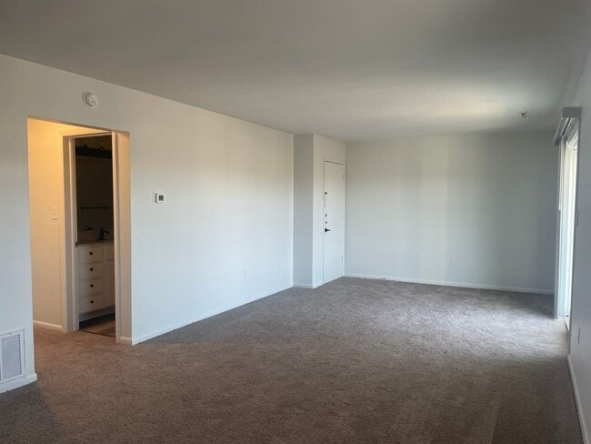 Building Photo - 6491 Carefree Ln