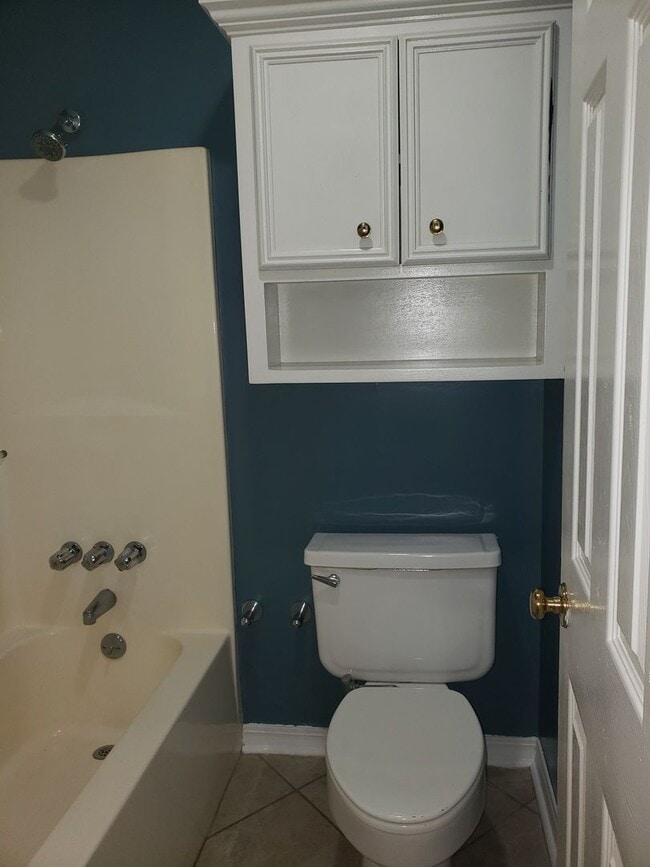 Building Photo - Beautiful 2 bed/2 bath townhome in the gat...