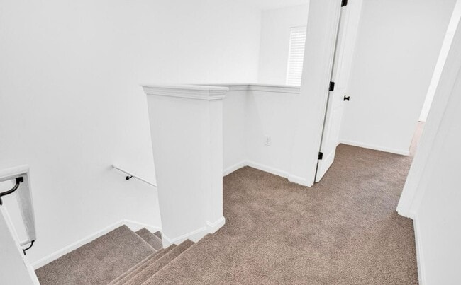 Building Photo - Beautiful 3-Bedroom Townhome in Pleasure Ridge Park!