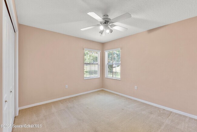 Building Photo - 537 Lake Victoria Cir