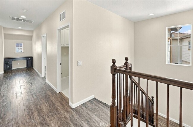 Building Photo - 212 Summit Vista