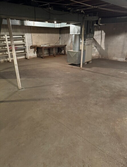 Building Photo - 3 Thomas St