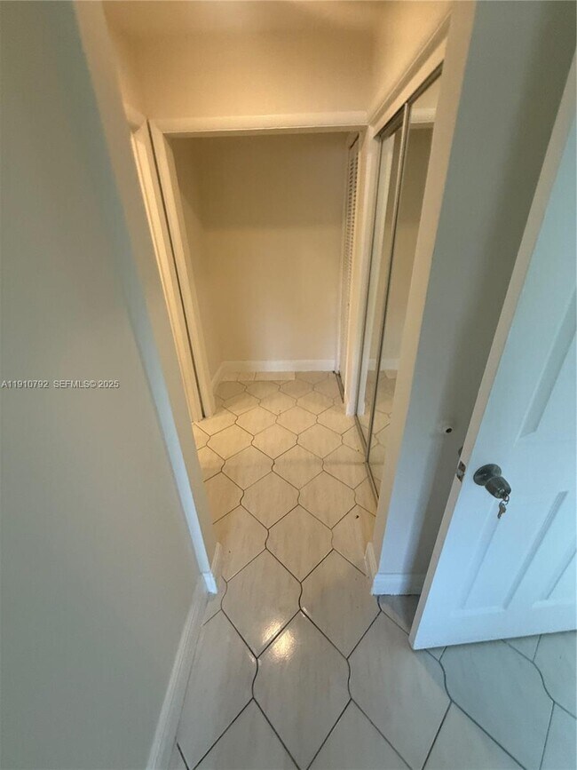 Building Photo - 1540 NE 191st St