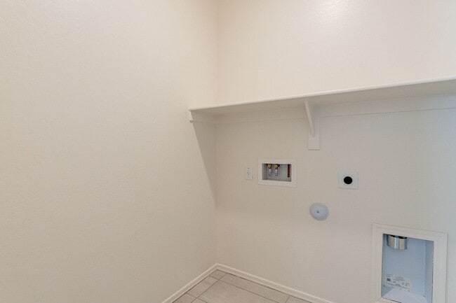 Building Photo - Modern 3-Bed + Den Home in Ventana De Estrellas