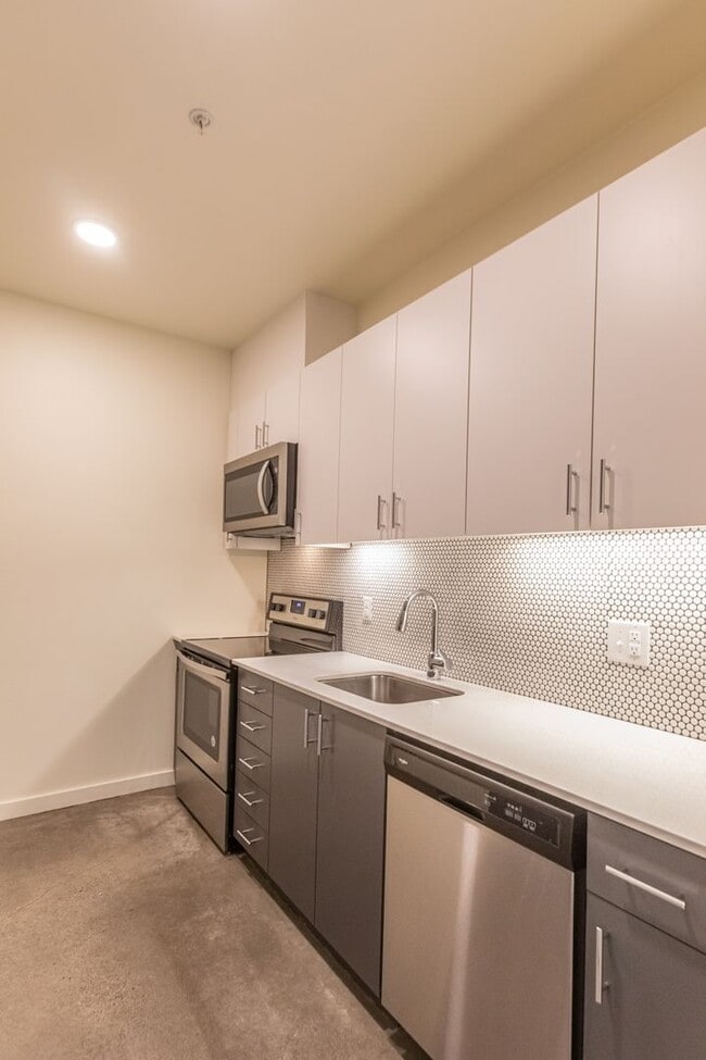 Building Photo - 2919 SE Division St