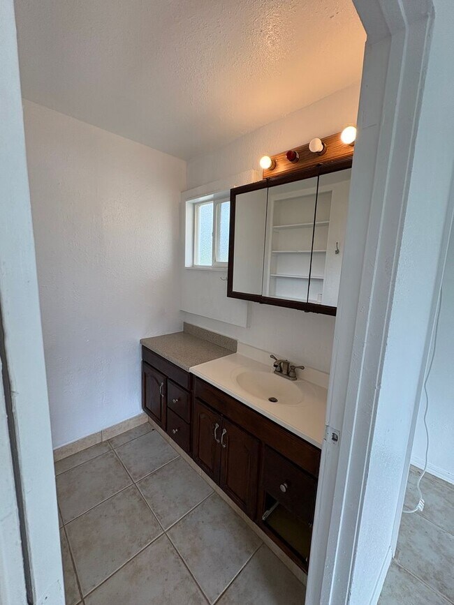 Building Photo - Rare 5 bedroom, 3 bath PET FRIENDLY HOUSE in KAILUA!