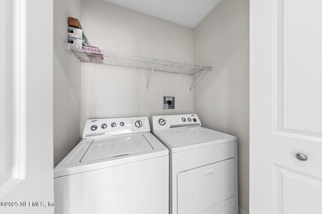 Building Photo - 1431 Riverplace Blvd