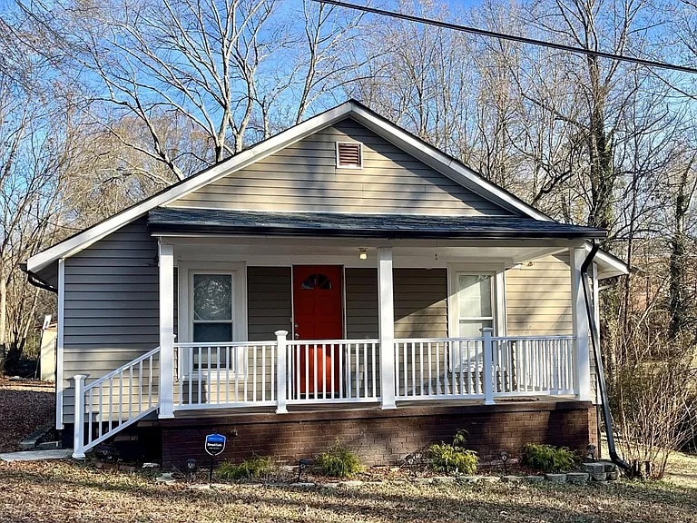 Building Photo - 1108 Moss Ave
