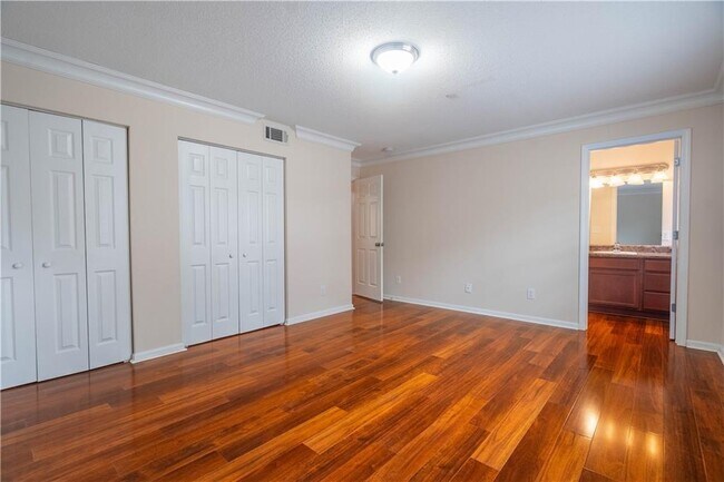 Building Photo - 295 Winding River Dr