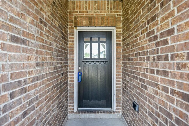 Building Photo - 16035 Dehay Ln