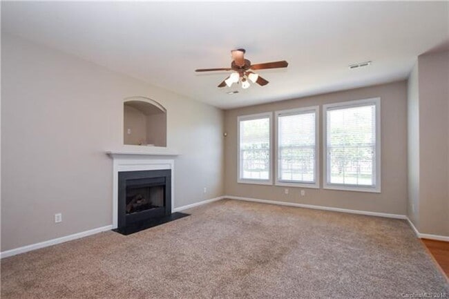 Building Photo - 4 BR/2.5BA  Community Pool | Fenced backyard!