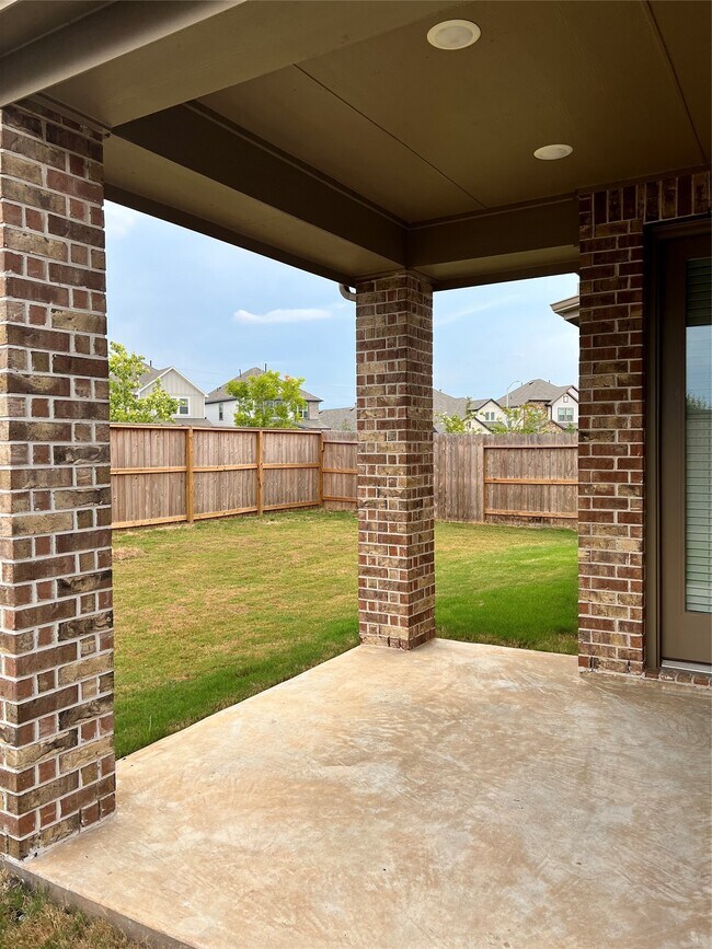 Building Photo - 23723 Pullin Market Dr