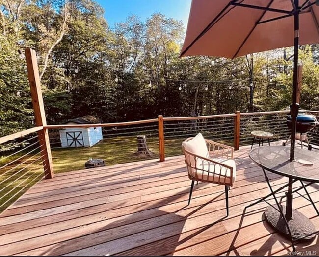 Building Photo - 136 School St