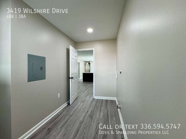 Building Photo - 3419 Wilshire Dr