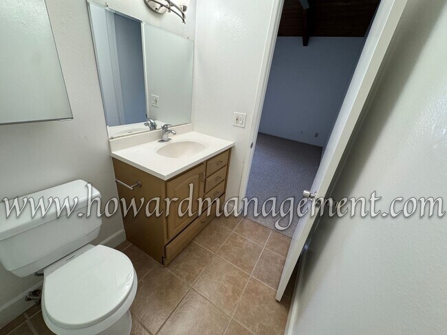 Building Photo - 3 Bedroom 2 Bathroom Condo in the Desirabl...
