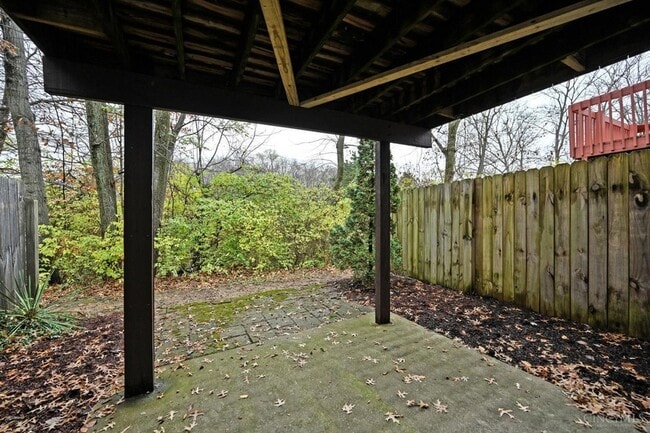 Building Photo - 920 Woodlyn Dr N