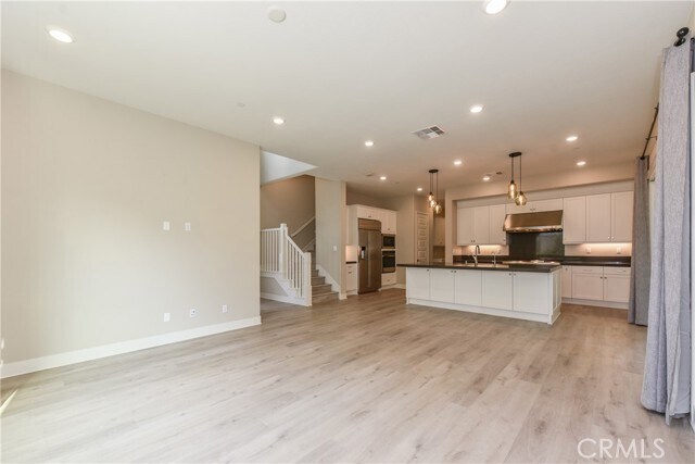 Building Photo - 113 Pitch