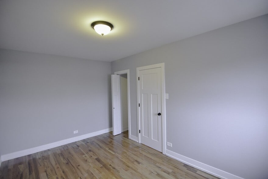 Building Photo - 555 W Arlington