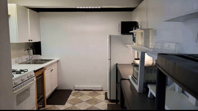 Building Photo - 732 Clubhouse Dr