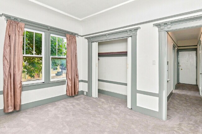 Building Photo - "Charming 2-Bedroom in Vibrant San Francisco!"