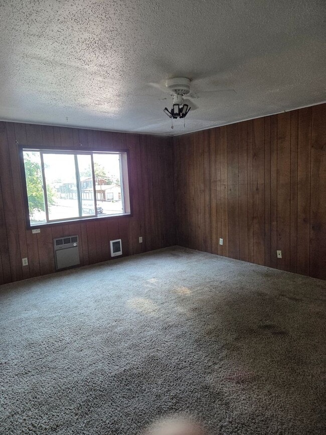 Building Photo - 2 bed 1 bath