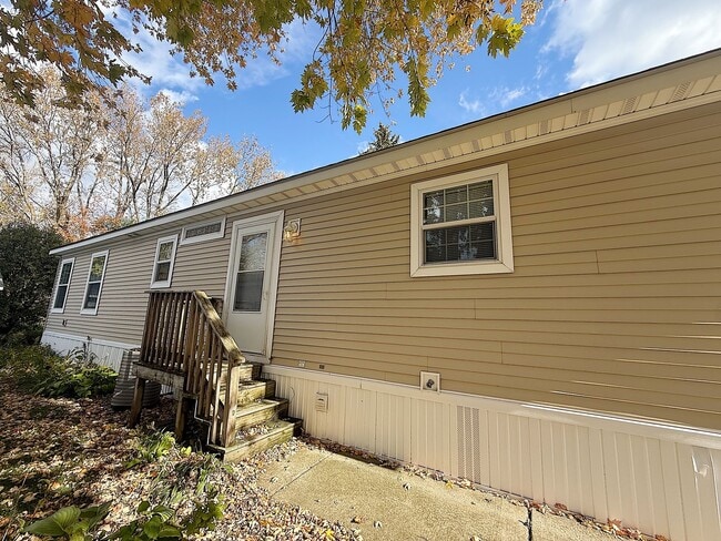 Building Photo - 45 Candlelight Dr