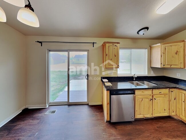 Building Photo - 2095 E Shadow Dr