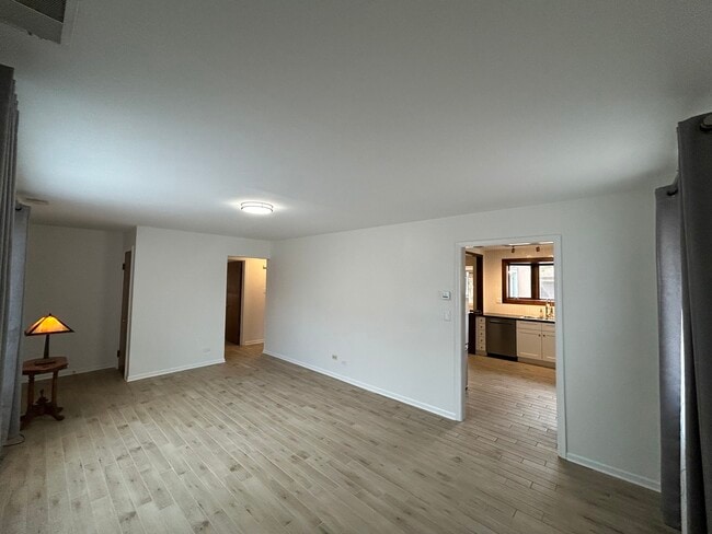 Building Photo - 946 E Grant Dr