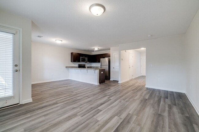 Building Photo - 3 Bed 2.5 Bath - Spacious Townhome Centrally Located in Rincon