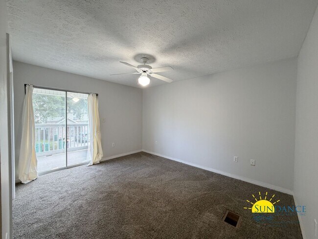 Building Photo - Great 2 Bedroom Townhouse in Fort Walton!
