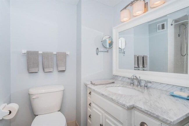 Building Photo - 880 Mandalay Ave