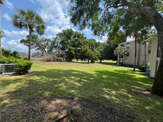 Building Photo - Metrowest 2BR/2BA Condo – Ground Floor Con...