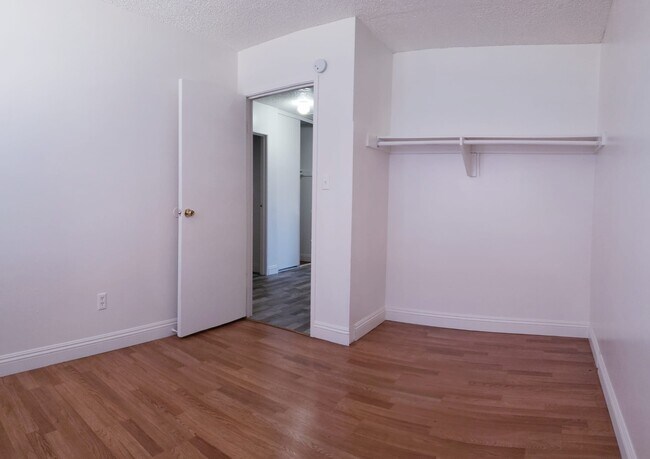 Building Photo - 328 Duchess Ave