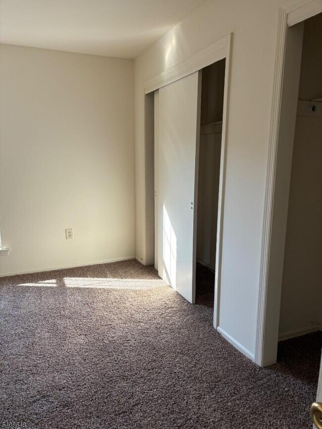 Building Photo - 181 Long Hill Rd