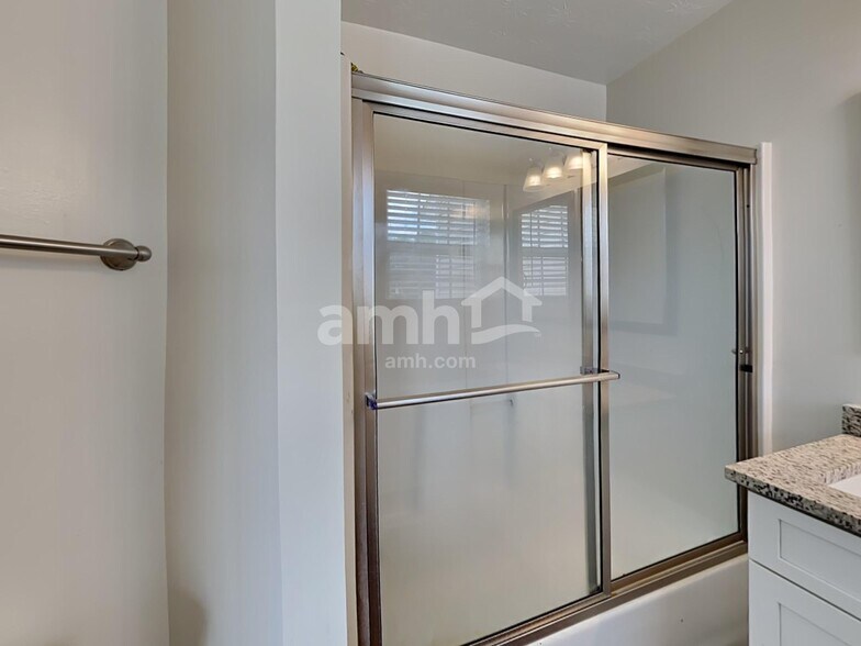 Building Photo - 2540 Marlin Dr