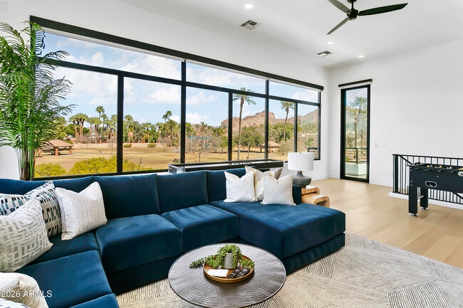 Building Photo - 4207 E Campbell Ave