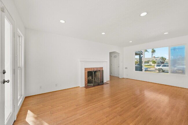 Building Photo - "Charming 2-Bedroom Retreat on Douglas Ave...