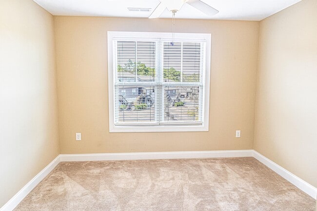 Building Photo - 113 Cypress Cir