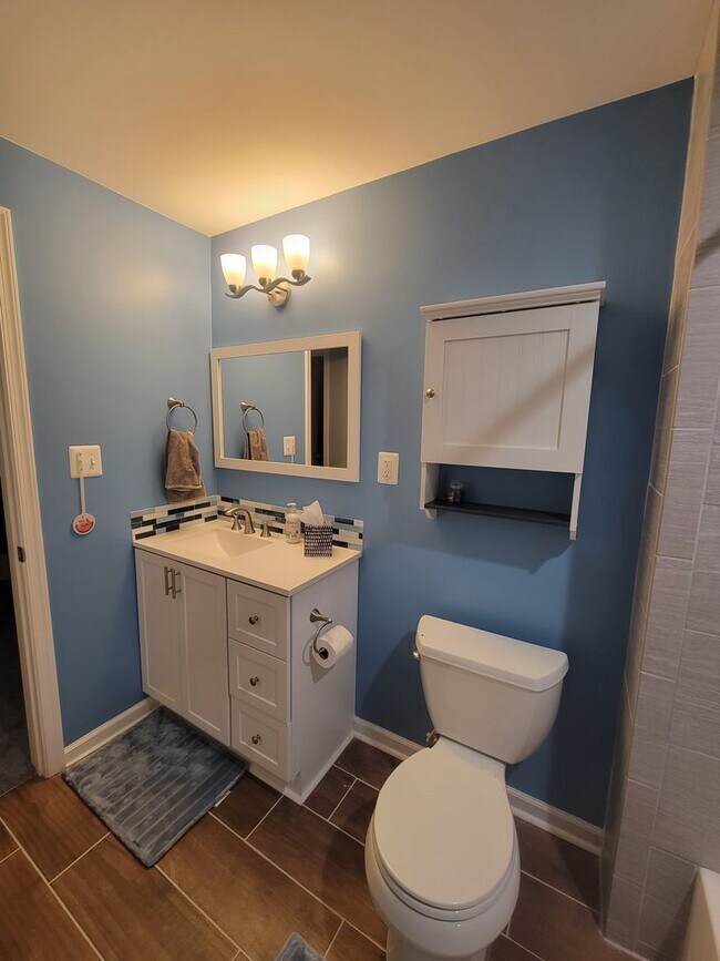 Building Photo - Gorgeous 4,000sqft  5-bed 3.5-bath Home near Chantilly Economic corridor